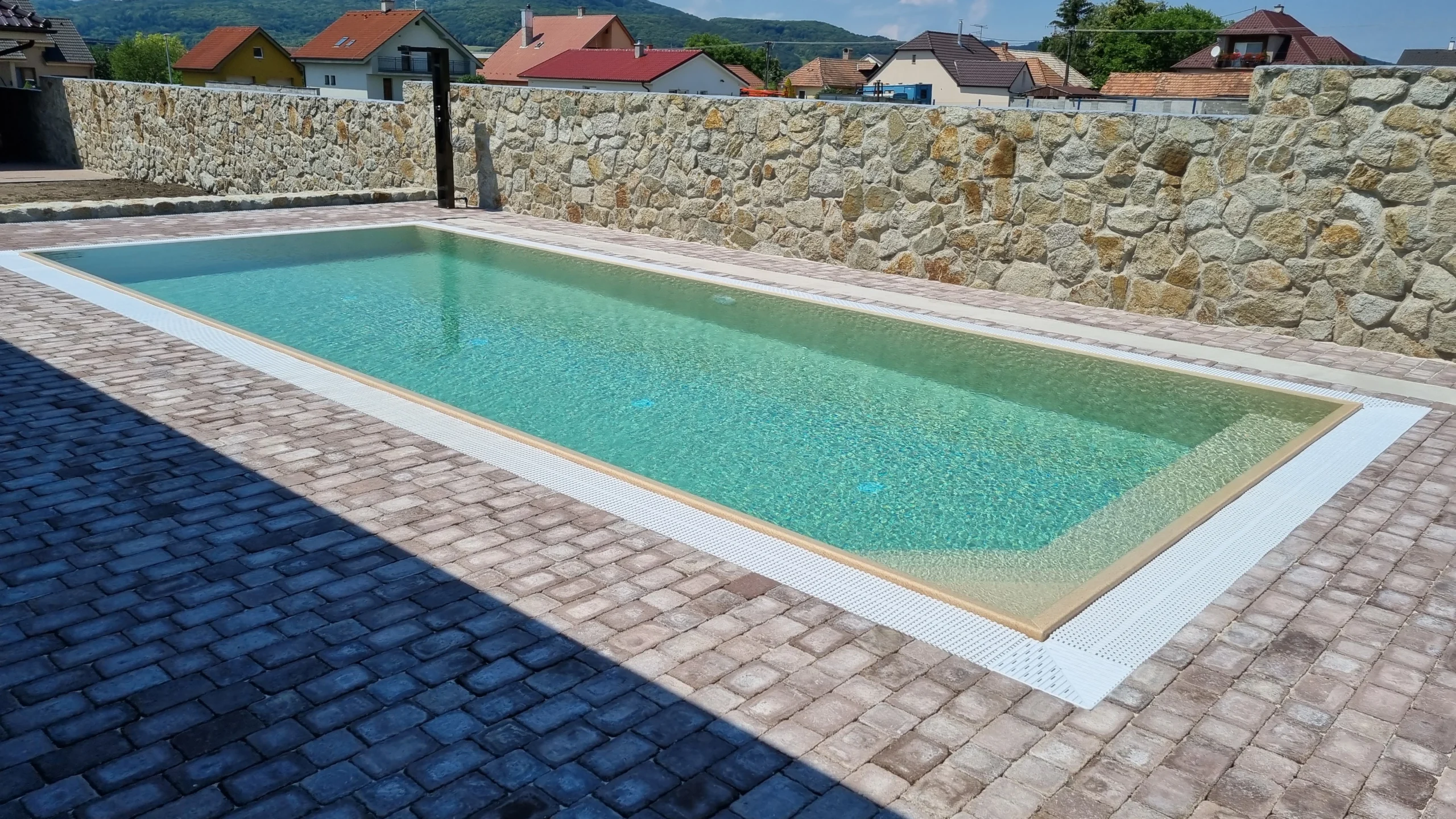Realizácia bazéna s riadenou technológiou AQUASPARK